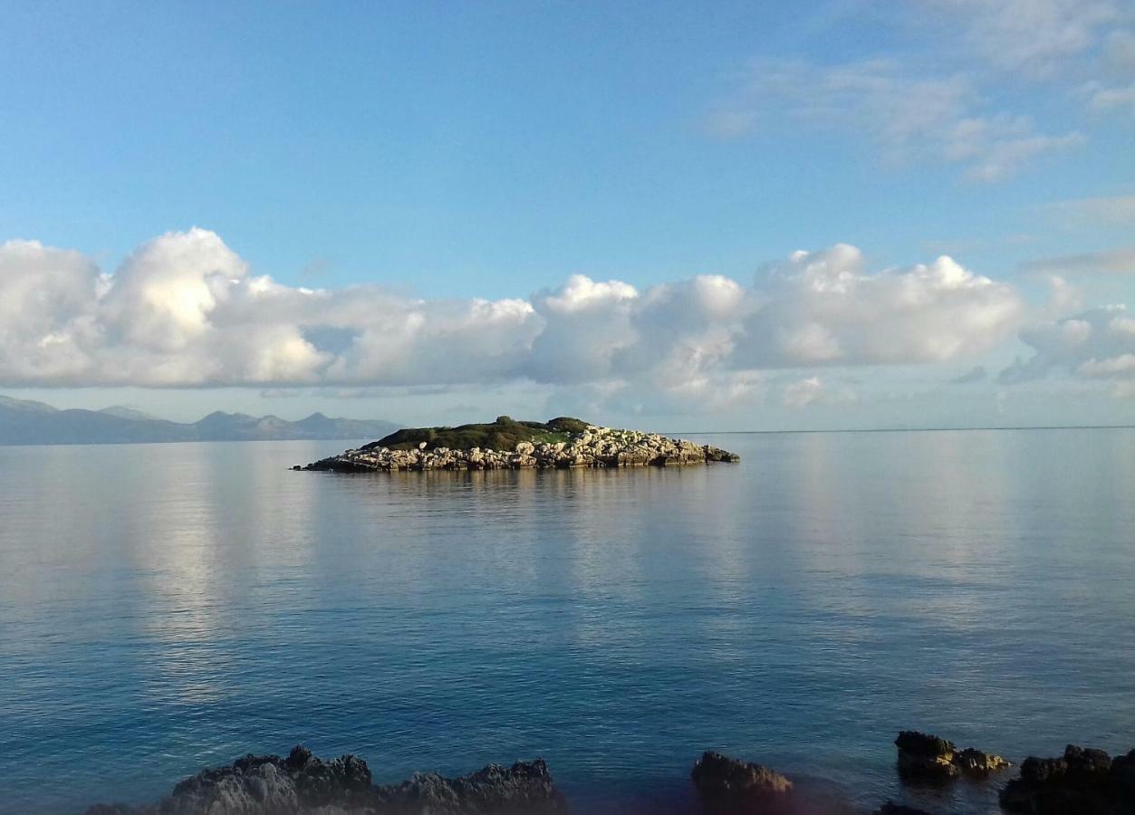 Floreika Studio By The Sea Skinaria Bagian luar foto